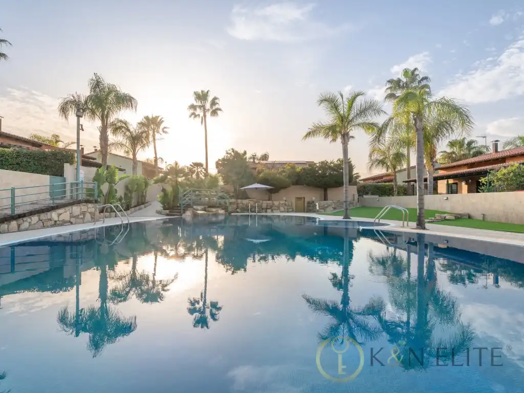 Piscina de Casa o xalet de lloguer en Riba-roja de Túria amb Terrassa i Piscina comunitària