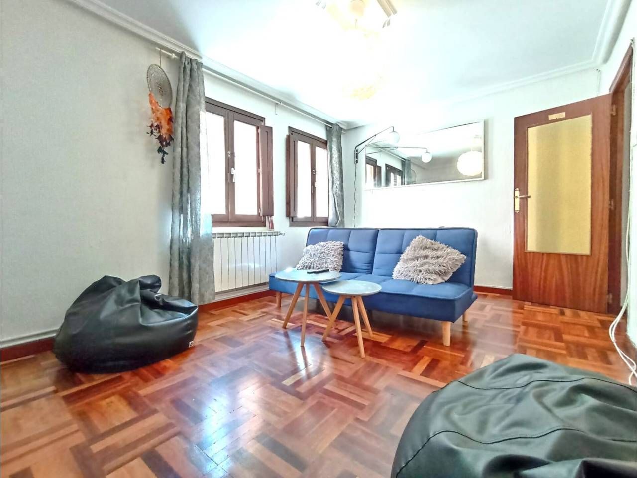 Sala d'estar de Pis en venda en Burgos Capital amb Calefacció, Parquet i Moblat