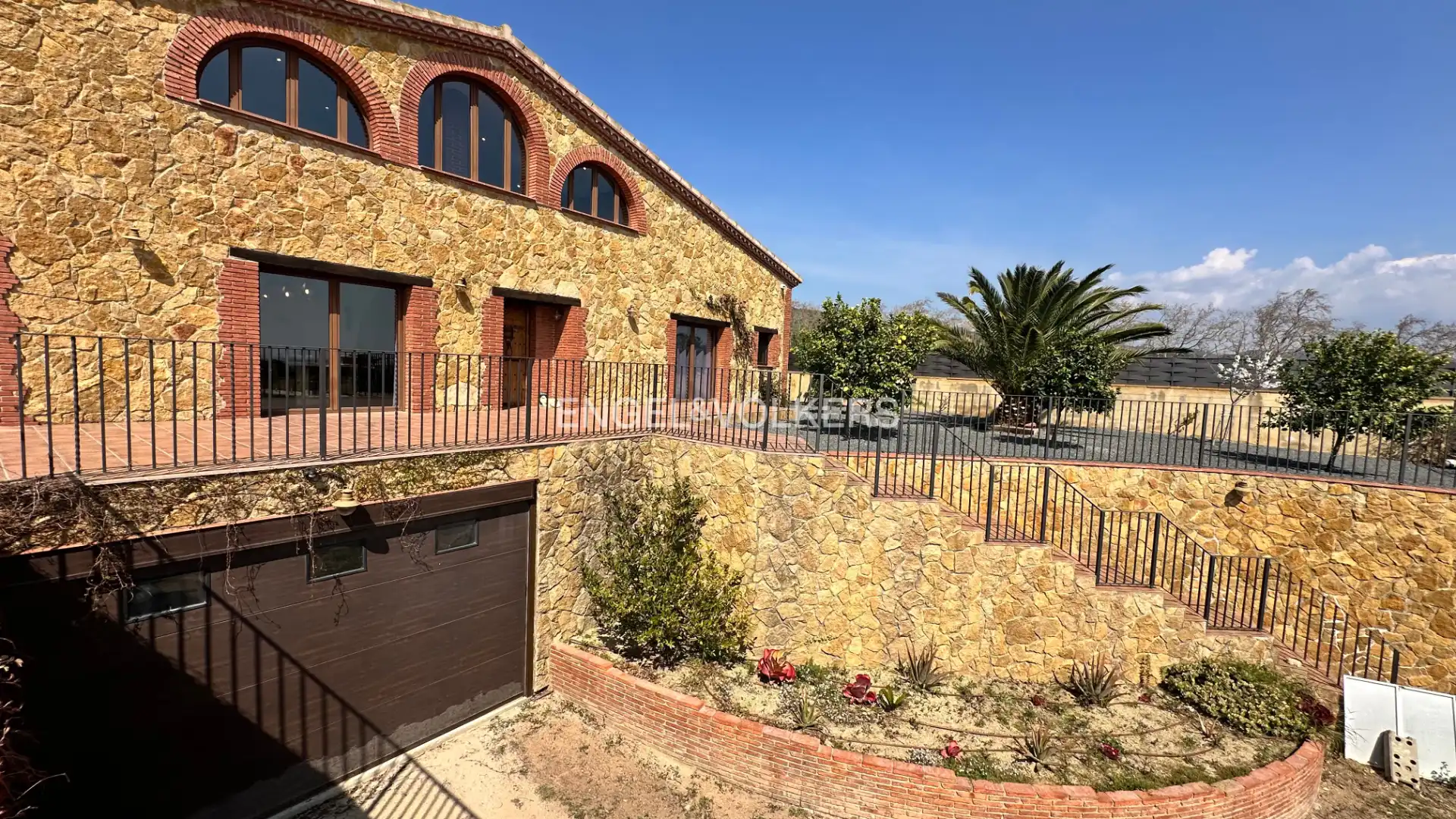 Exterior view of Houses for sale in Vilanova d'Escornalbou  with Air Conditioner, Heating and Private garden