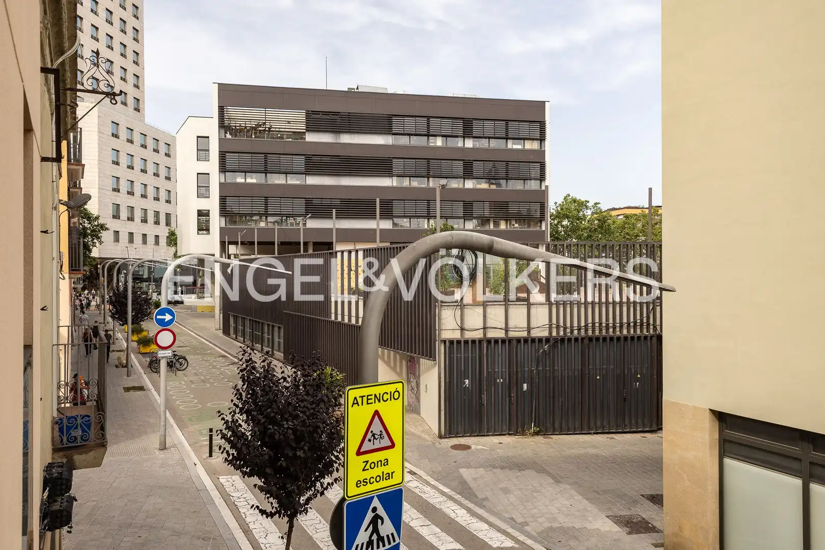 Vista exterior de Casa adosada en venta en Barcelona con Aire acondicionado, Calefacción y Jardín privado