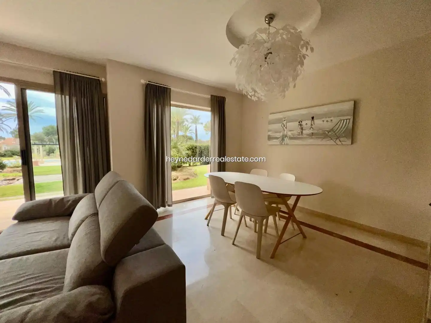 Menjador de Apartament de lloguer en Calvià amb Aire condicionat, Jardí privat i Traster