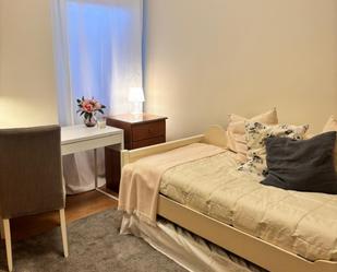 Bedroom of Apartment to share in  Madrid Capital  with Air Conditioner, Heating and Furnished