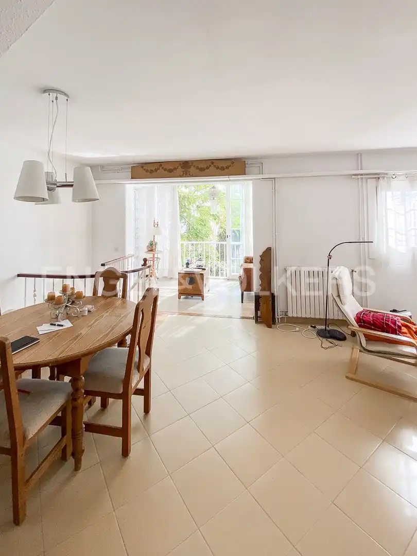Comedor de Casa adosada de alquiler en Sitges con Calefacción, Jardín privado y Terraza