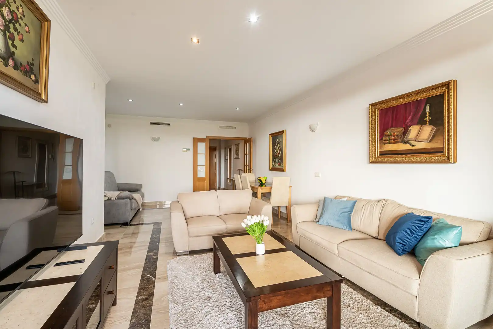 Wohnzimmer von Wohnungen zur Miete in Estepona mit Klimaanlage, Terrasse und Schwimmbad