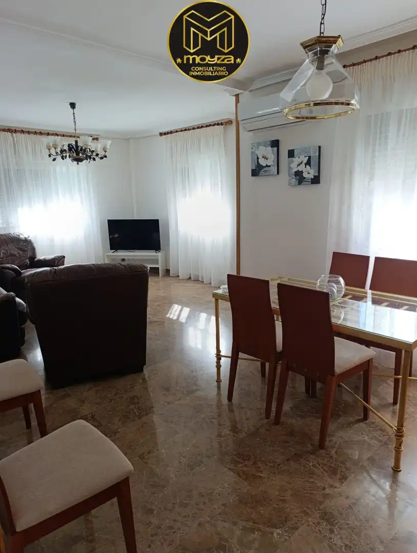 Wohnzimmer von Wohnung zur Miete in Jaén mit Klimaanlage und Heizung