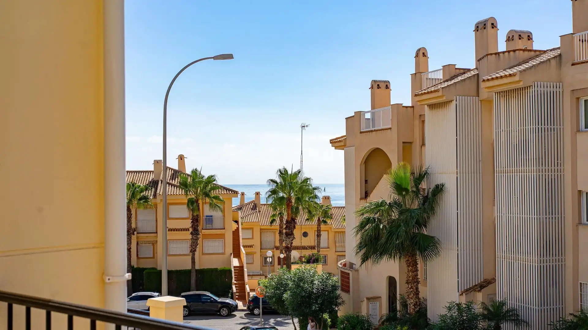 Vista exterior de Casa o xalet en venda en Orihuela amb Jardí privat, Terrassa i Piscina