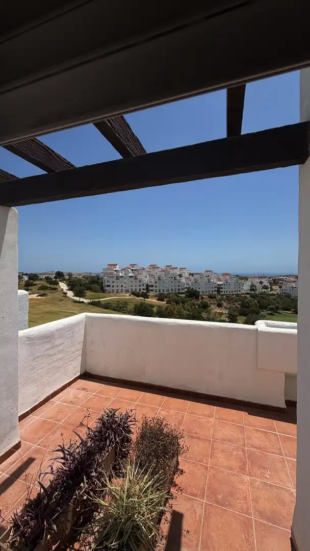 Vista exterior de Ático en venta en Estepona con Aire acondicionado, Calefacción y Terraza
