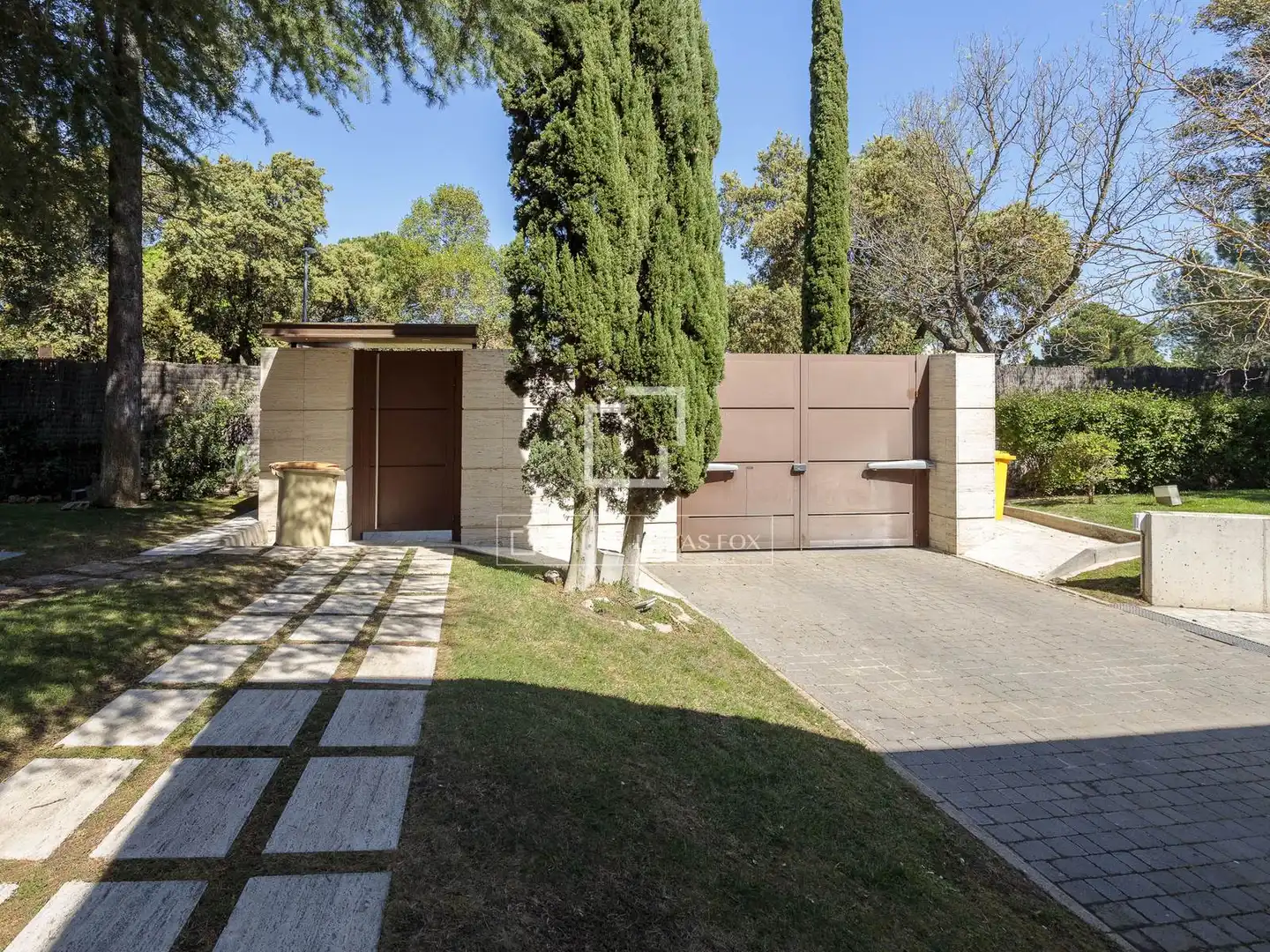 Vista exterior de Casa o xalet de lloguer en La Moraleja amb Aire condicionat, Calefacció i Jardí privat