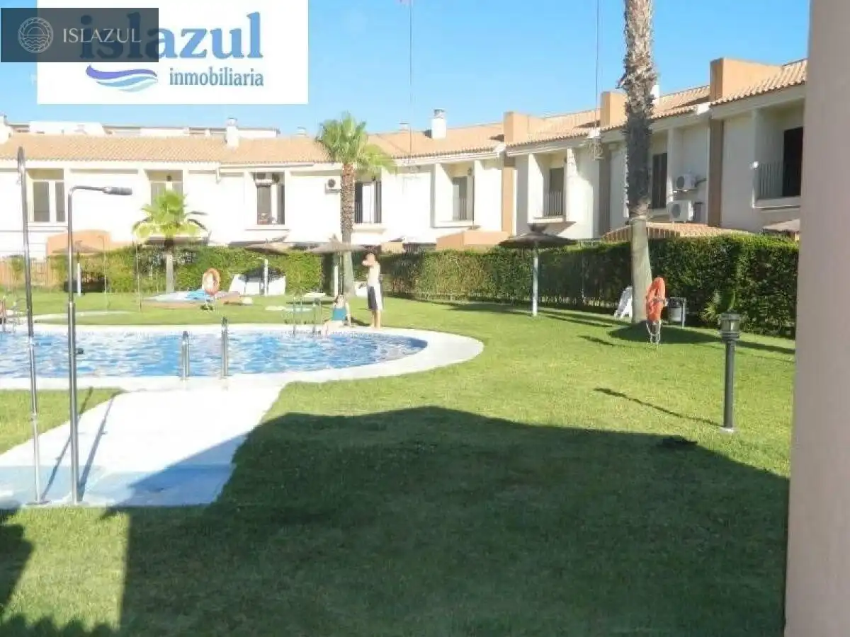 Vista exterior de Pis de lloguer en Isla Cristina amb Aire condicionat, Jardí privat i Terrassa