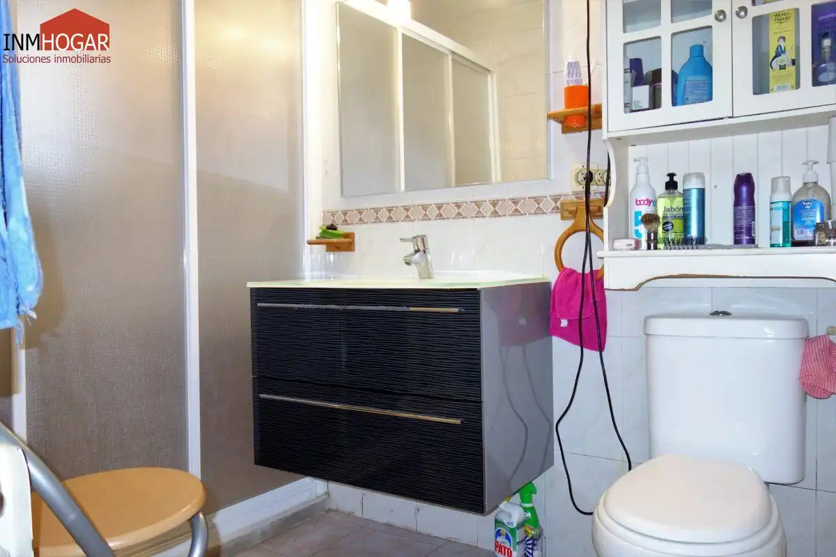 Badezimmer von Country house zum Verkauf in Ávila mit Privatgarten, Terrasse und Abstellraum