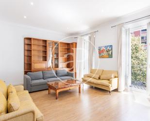 Living room of Flat to rent in  Madrid Capital  with Air Conditioner, Heating and Furnished