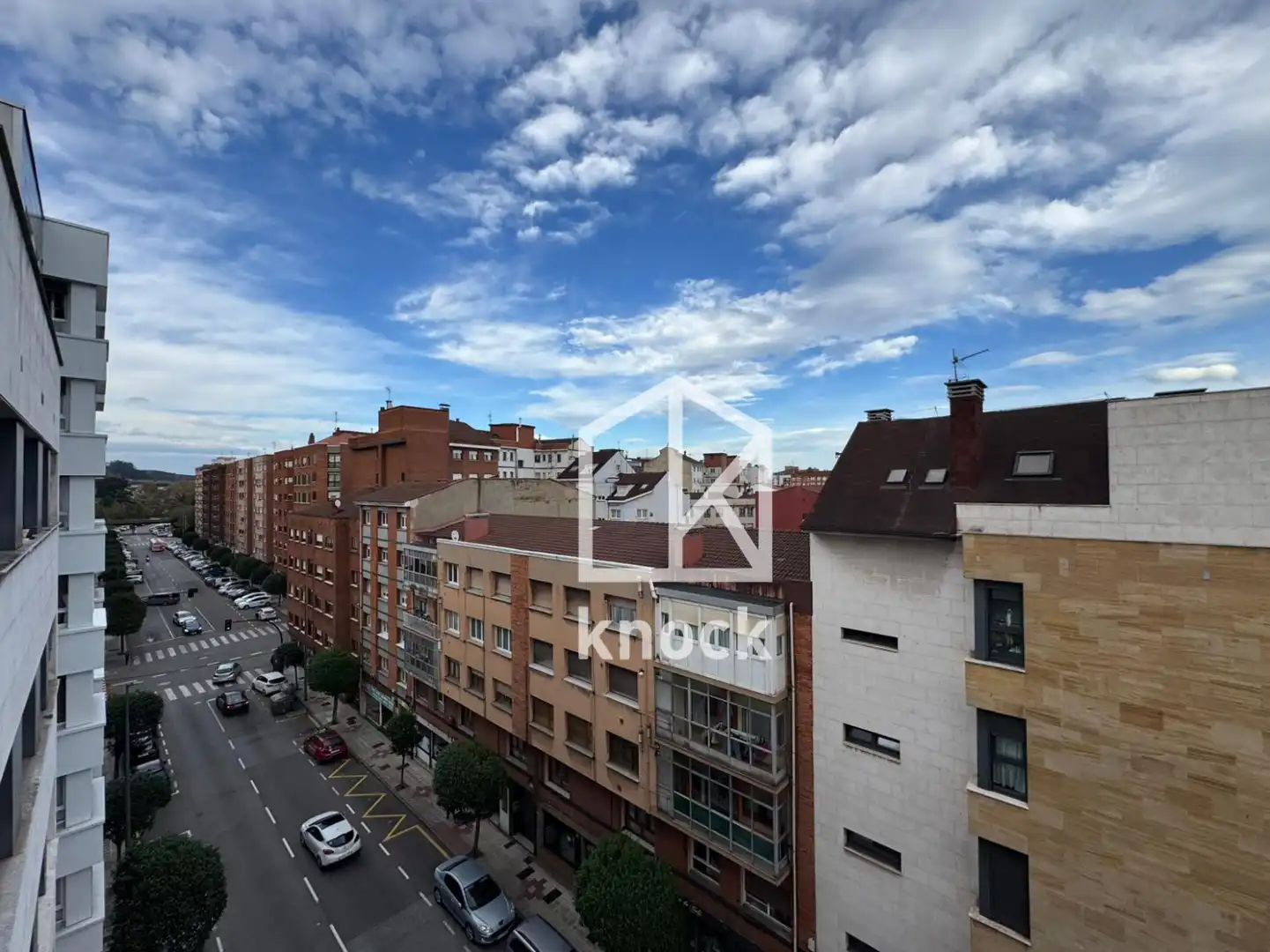 Vista exterior de Piso en venta en Gijón  con Balcón