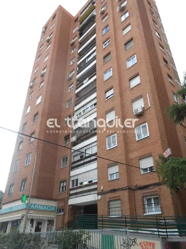 Außenansicht von Wohnung zur Miete in Madrid mit Terrasse