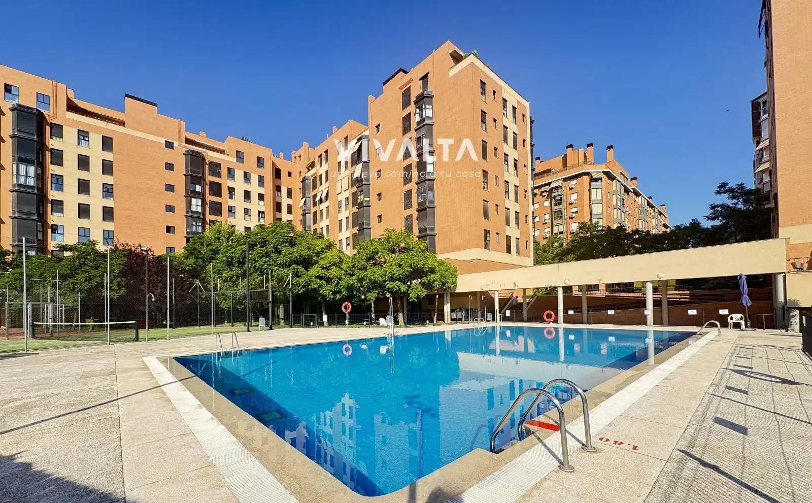 Swimming pool of Flat for sale in Madrid  with Air Conditioner, Heating and Storage room