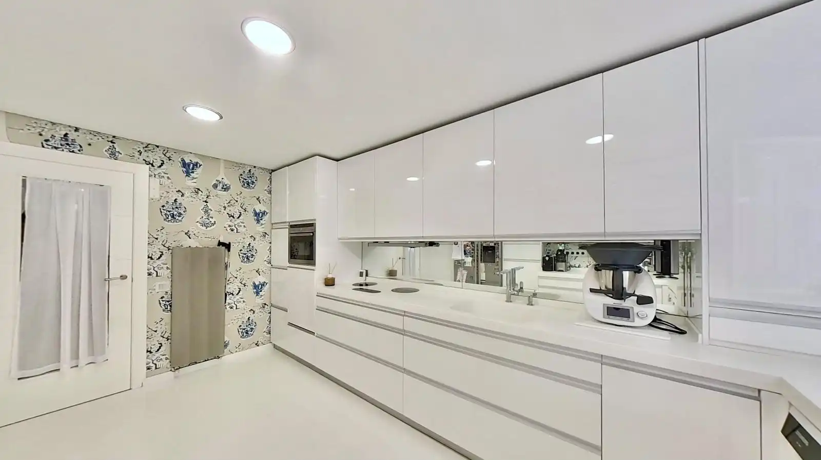 Cocina de Apartamento en venta en Boadilla del Monte con Aire acondicionado, Calefacción y Jardín privado