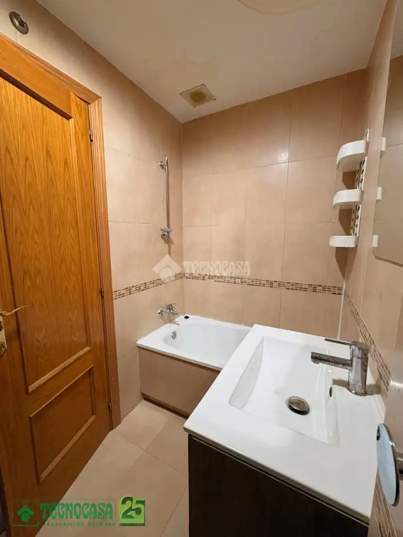 Bathroom of Flat for sale in Urbanización San Isidro