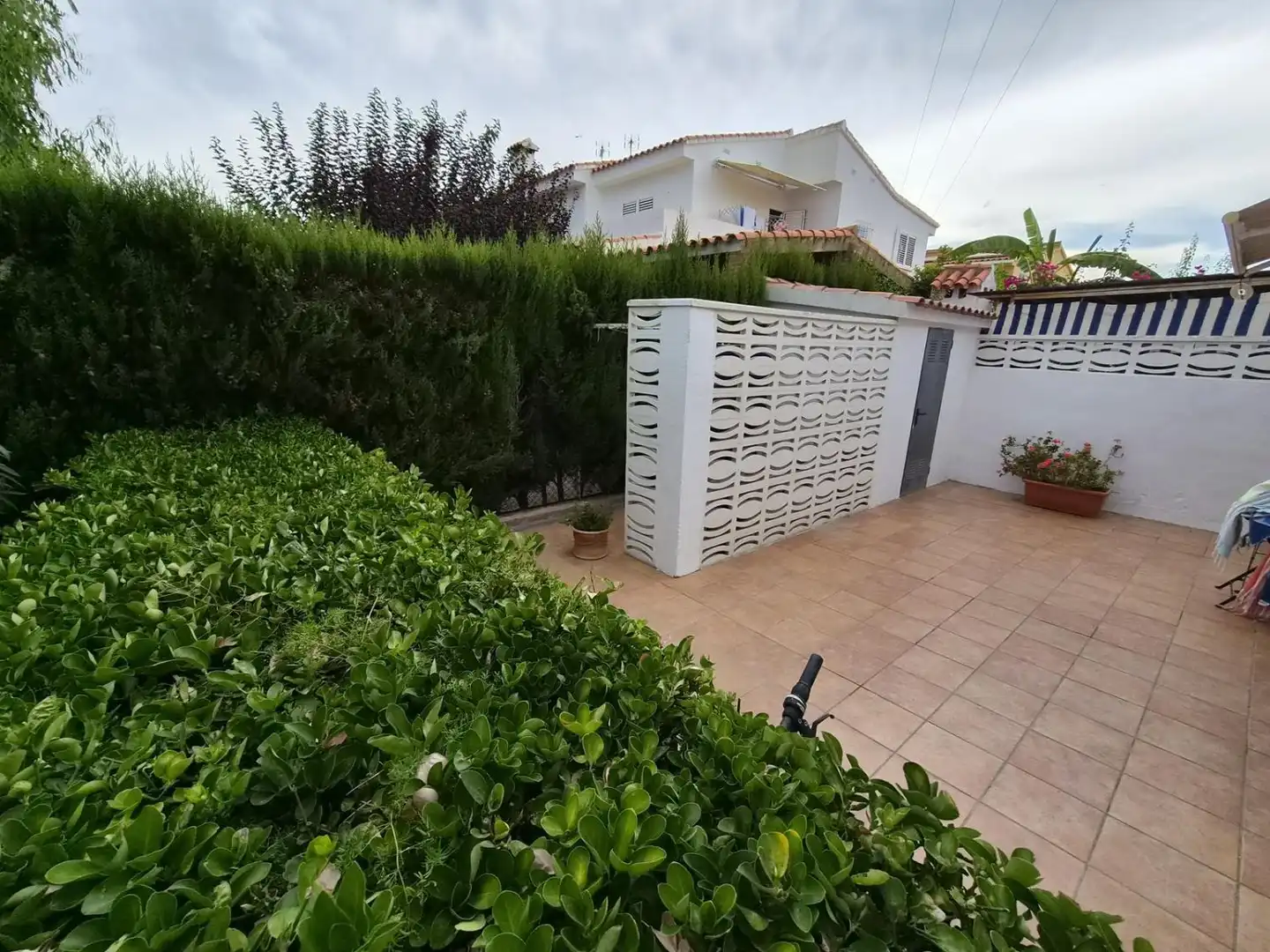 Vista exterior de Casa adosada en venda en Benicasim / Benicàssim amb Calefacció, Terrassa i Traster
