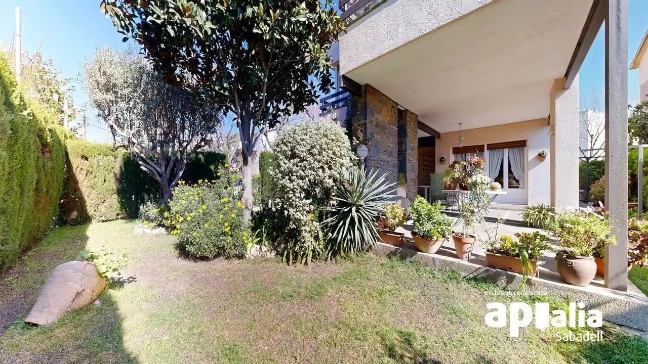 Jardí de Casa o xalet en venda en Barberà del Vallès amb Aire condicionat, Calefacció i Jardí privat