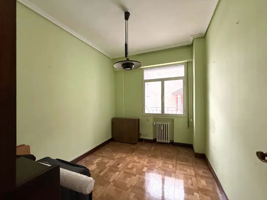 Dormitori de Pis en venda en Vitoria - Gasteiz amb Calefacció, Parquet i Terrassa