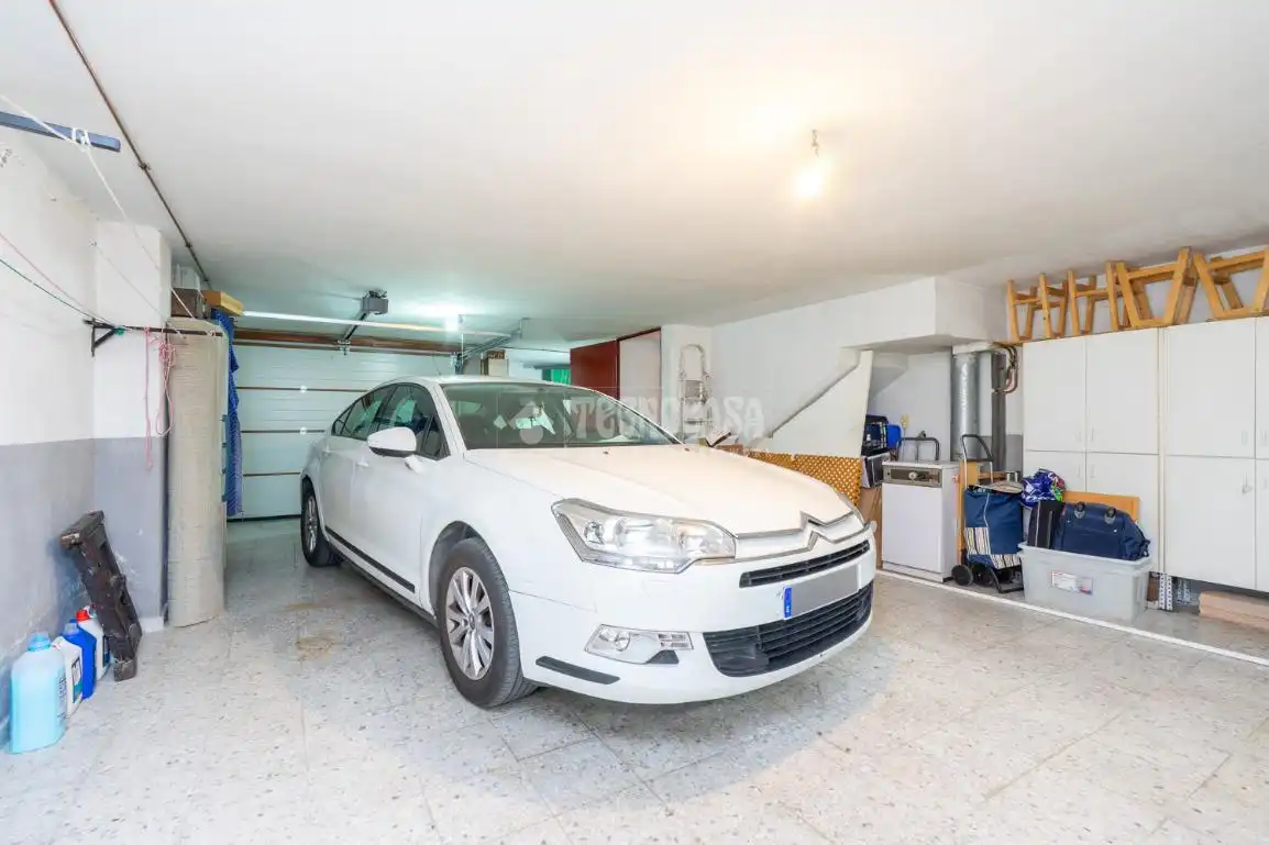 Parking de Casa adosada en venta en Colmenar Viejo con Aire acondicionado, Jardín privado y Terraza