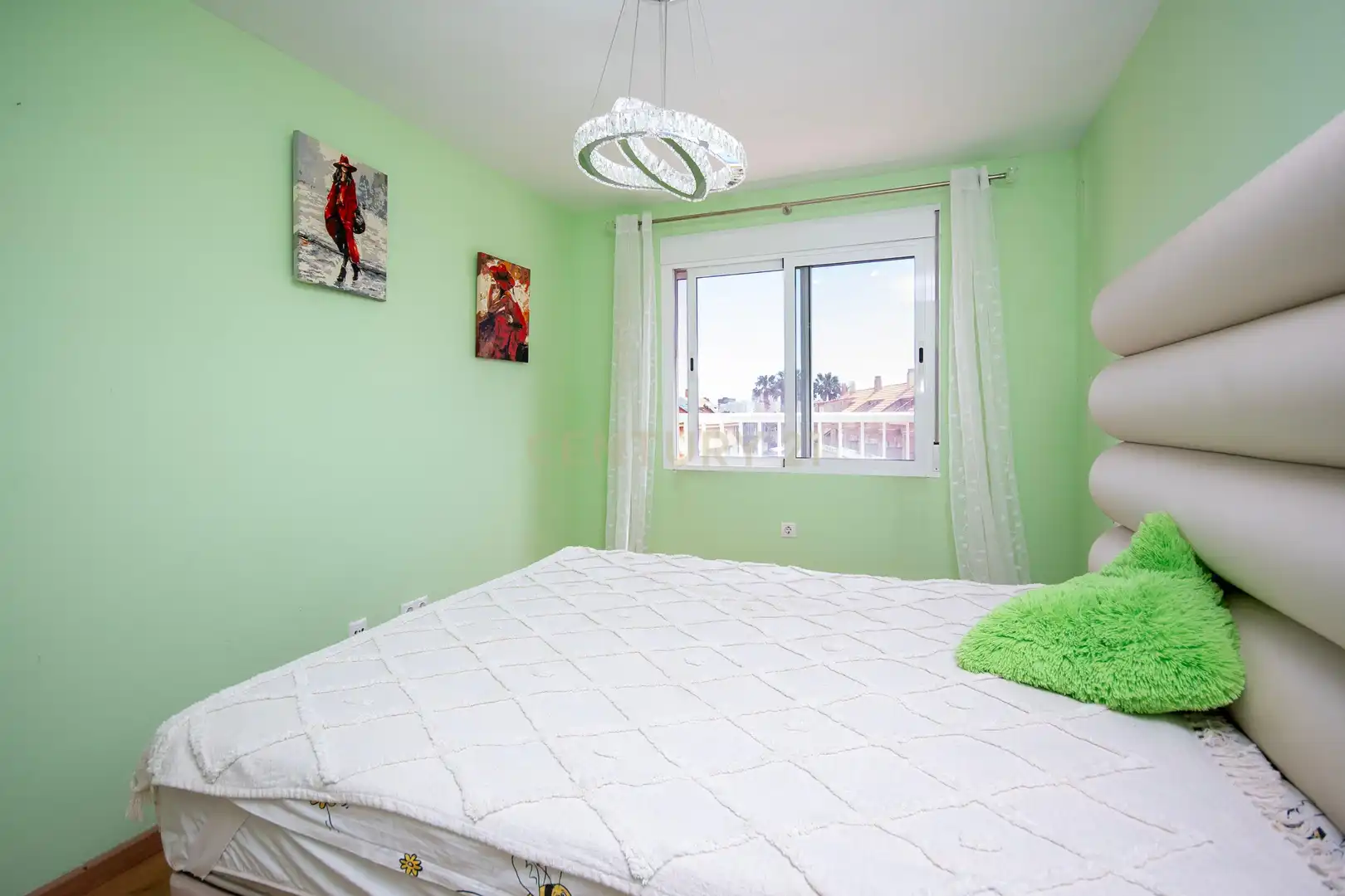 Habitación de Casa adosada en venta en Alicante / Alacant con Aire acondicionado, Balcón y Piscina comunitaria