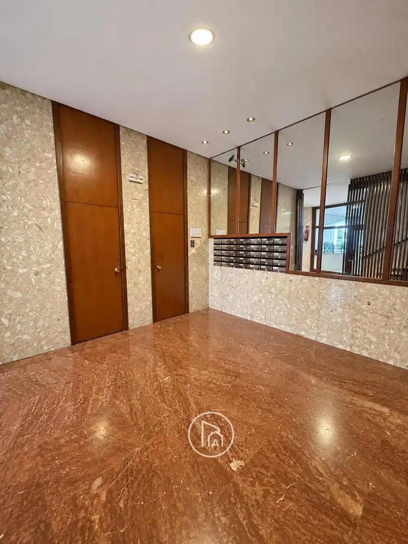 Wohnung zum Verkauf in Valencia mit Klimaanlage, Terrasse und Balkon