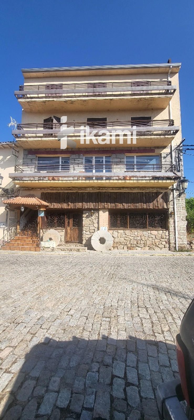 Exterior view of Building for sale in Peguerinos