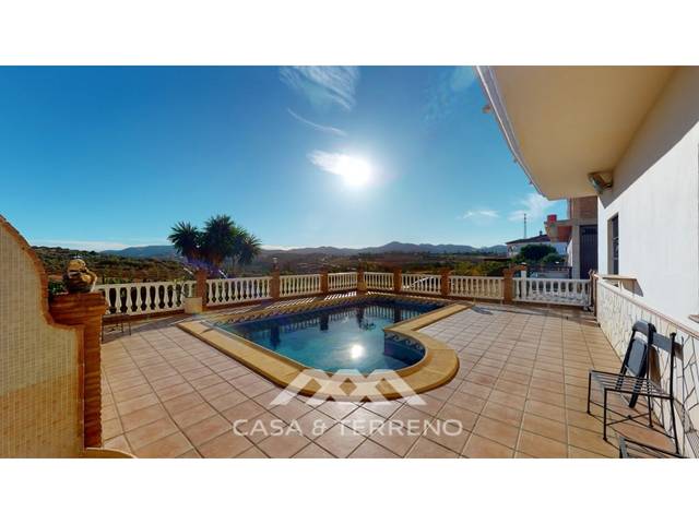 Casa-chalet en Venta en Alcaucín