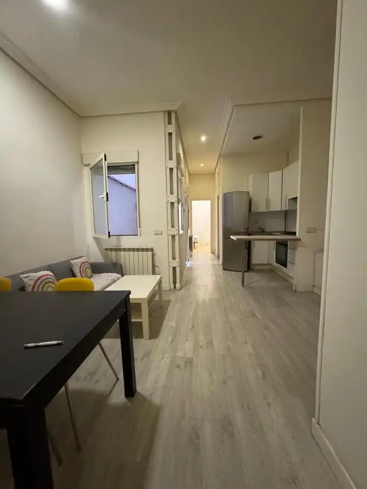 Dormitori de Planta baixa en venda en Madrid amb Calefacció i Moblat