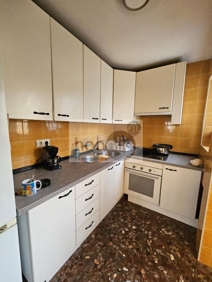 Kitchen of Flat for sale in  Sevilla Capital  with Air Conditioner and Storage room