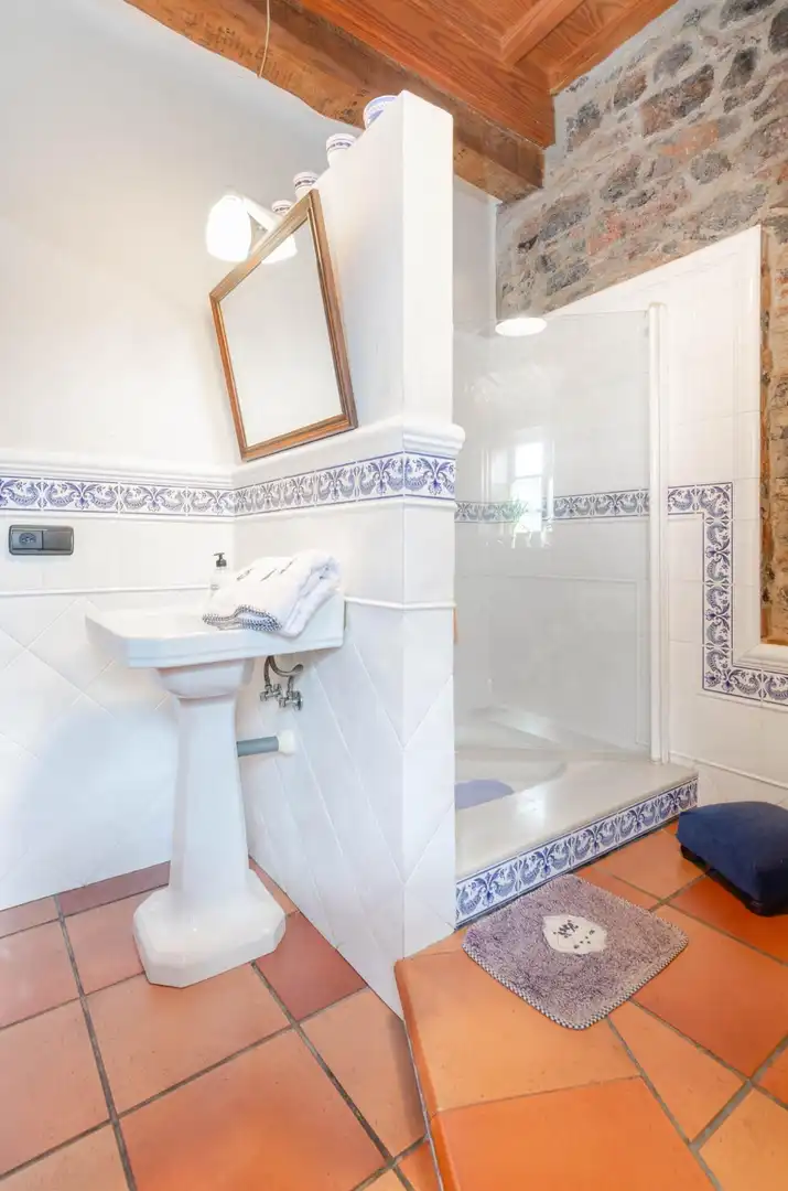 Baño de Casa o chalet en venta en Avilés con Calefacción, Jardín privado y Terraza