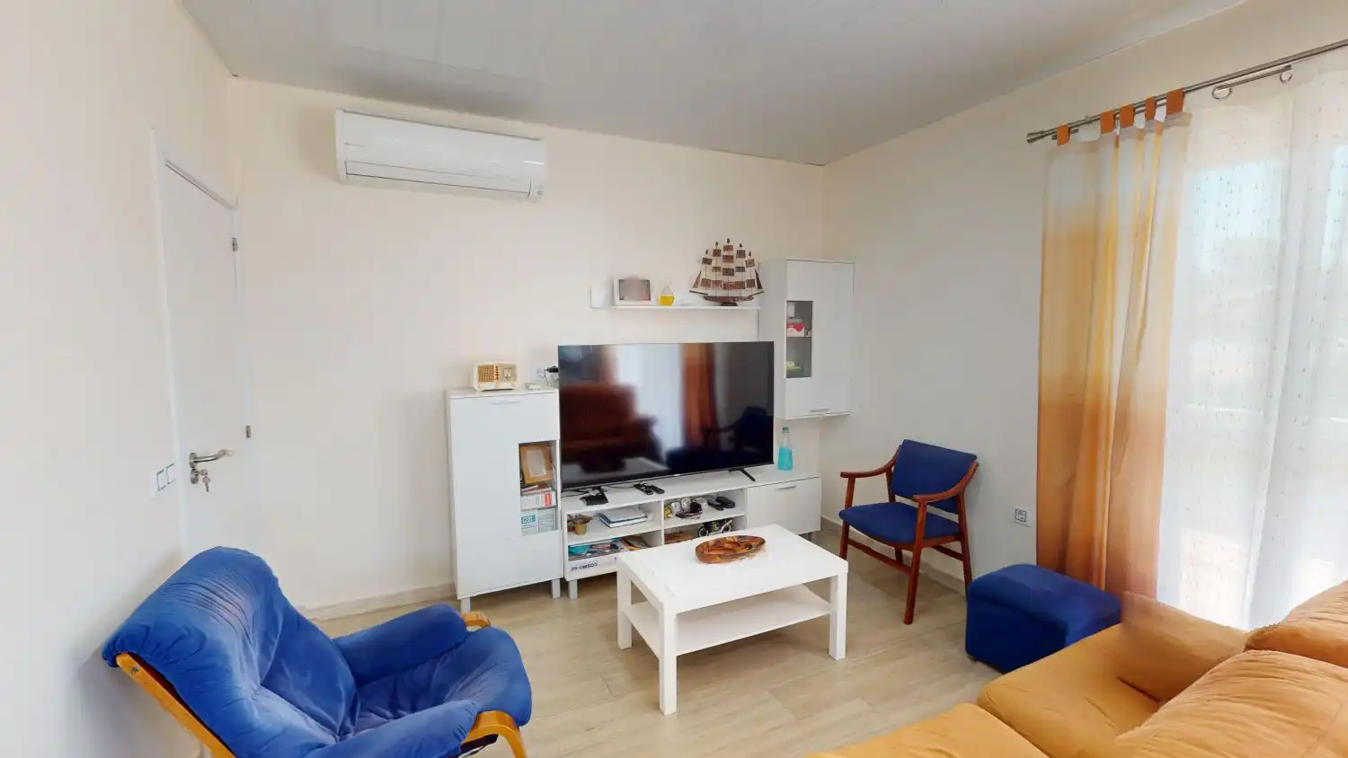 Sala d'estar de Casa o xalet en venda en Alcalá de Guadaira