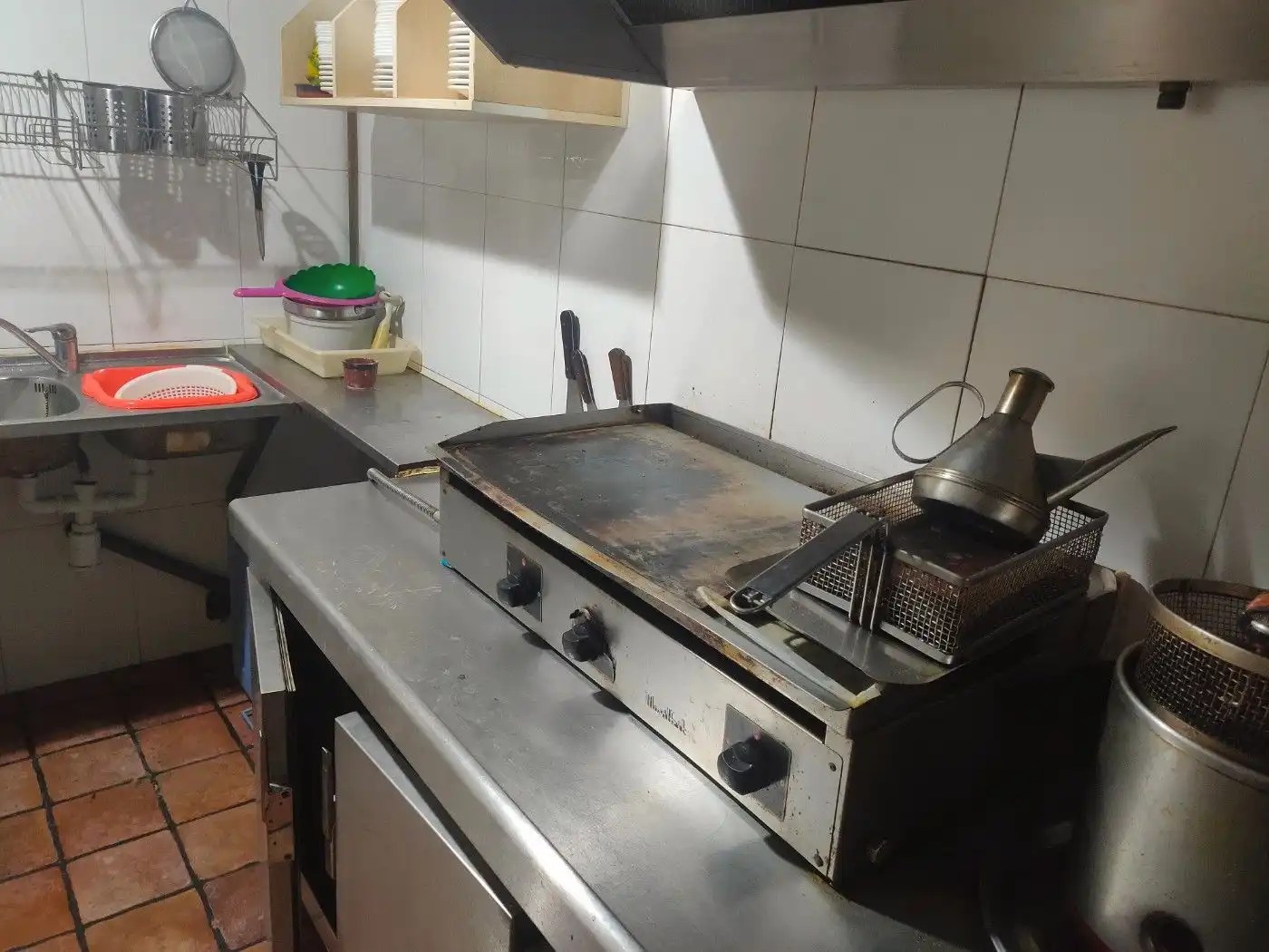 Cocina de Local en traspaso en Badalona con Aire acondicionado, Calefacción y Amueblado