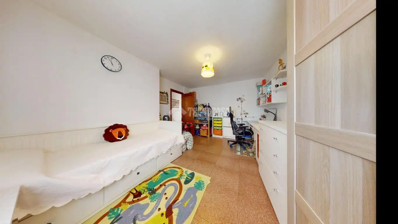 Habitación de Casa adosada en venta en Horche con Calefacción, Terraza y Balcón