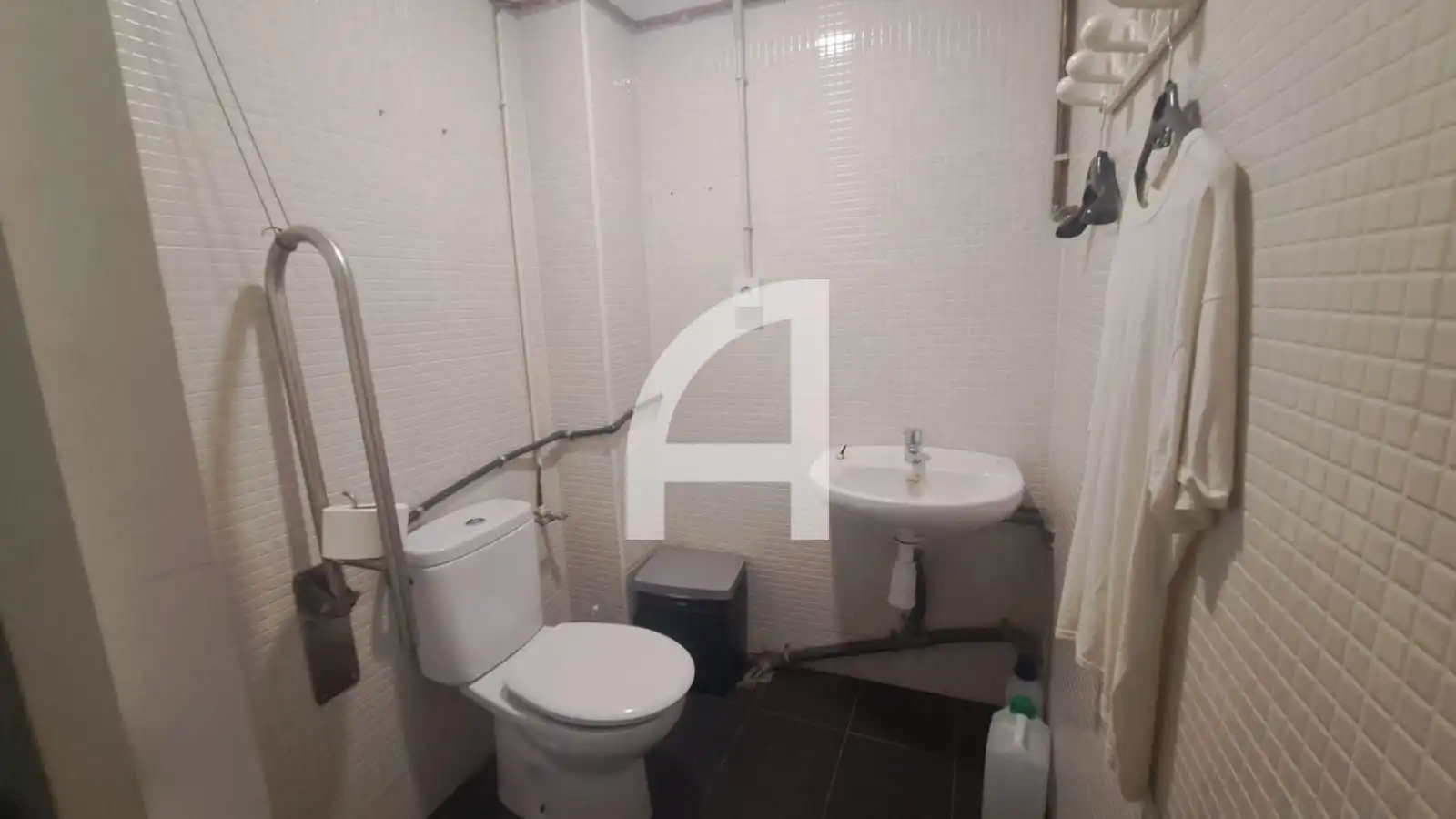 Badezimmer von Geschaftsraum zur Miete in Molins de Rei