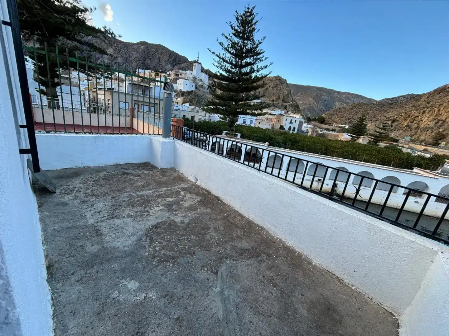 Vista exterior de Piso en venta en Alboloduy