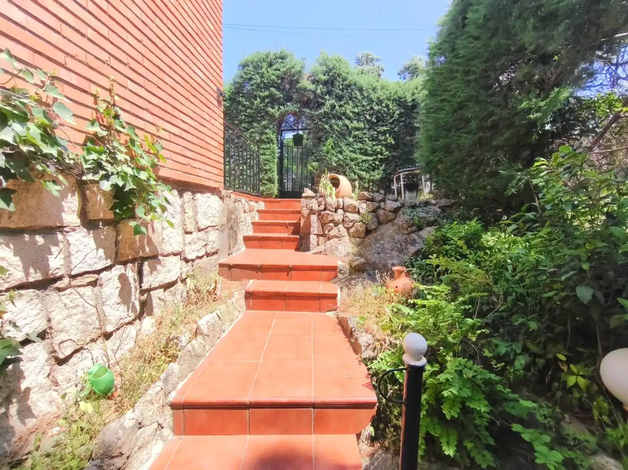 Jardí de Casa o xalet en venda en Villa del Prado amb Aire condicionat, Calefacció i Jardí privat