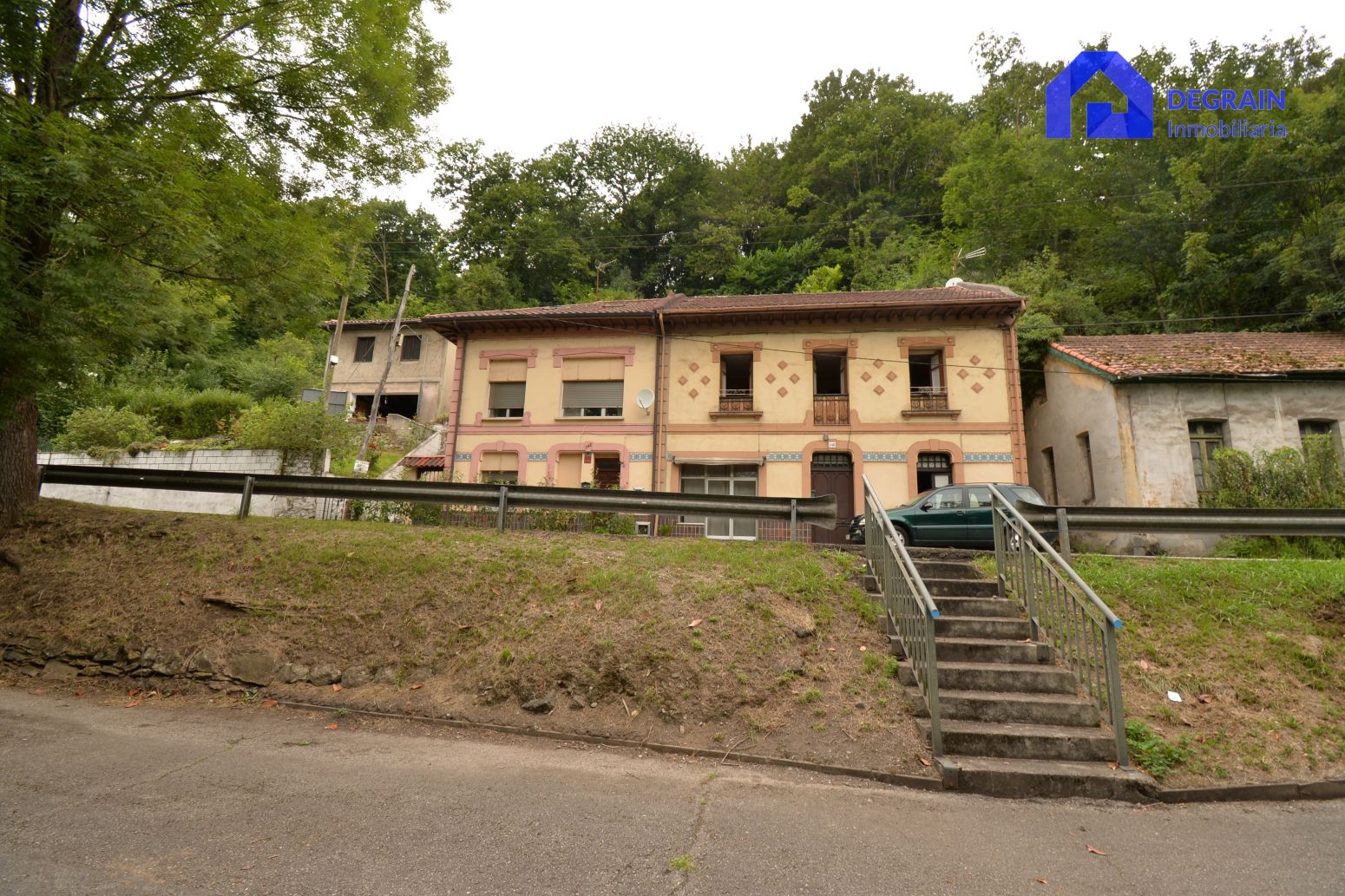 Vista exterior de Casa o xalet en venda en Oviedo  amb Calefacció