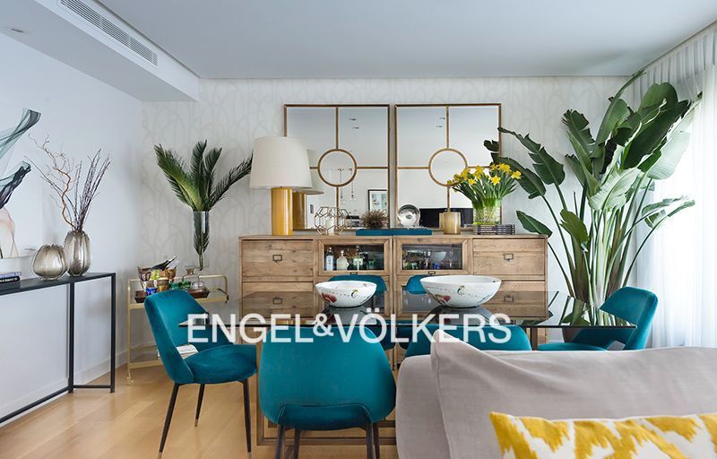 Menjador de Apartament de lloguer en  Madrid Capital amb Aire condicionat, Calefacció i Parquet