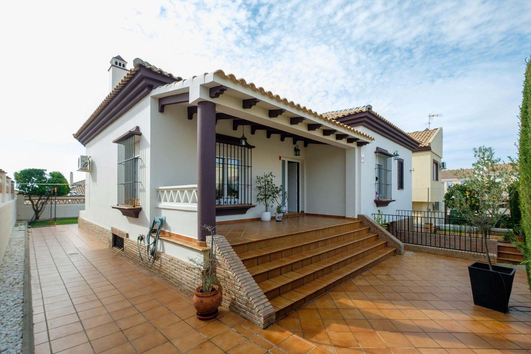 Vista exterior de Casa o chalet en venta en Ayamonte con Aire acondicionado, Jardín privado y Terraza