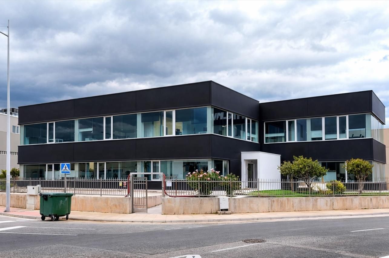 Außenansicht von Fabrikhallen zum Verkauf in Elda