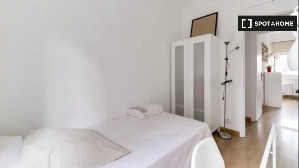 Habitación de Piso de alquiler en Madrid con Aire acondicionado, Calefacción y Amueblado