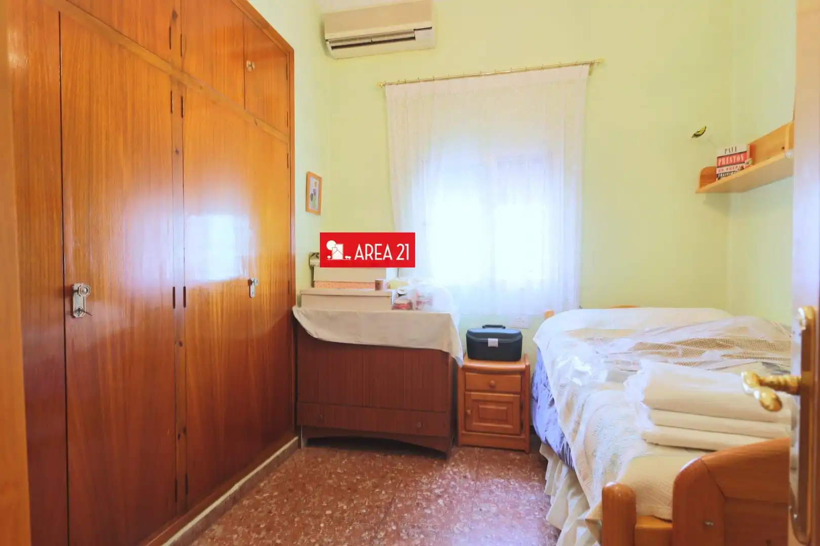 Dormitori de Casa o xalet en venda en La Pobla de Vallbona amb Aire condicionat, Terrassa i Traster