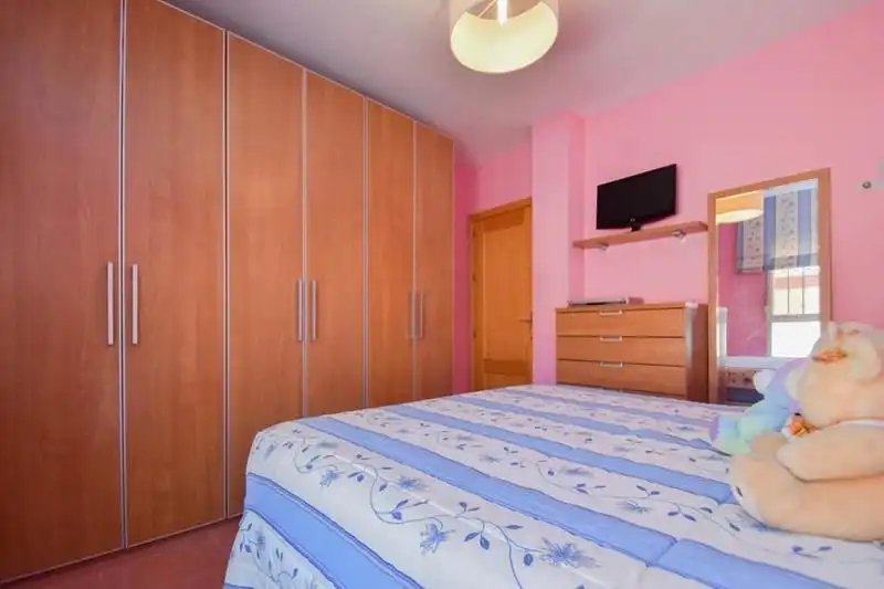 Dormitori de Casa o xalet en venda en Alhendín amb Jardí privat, Terrassa i Piscina comunitària