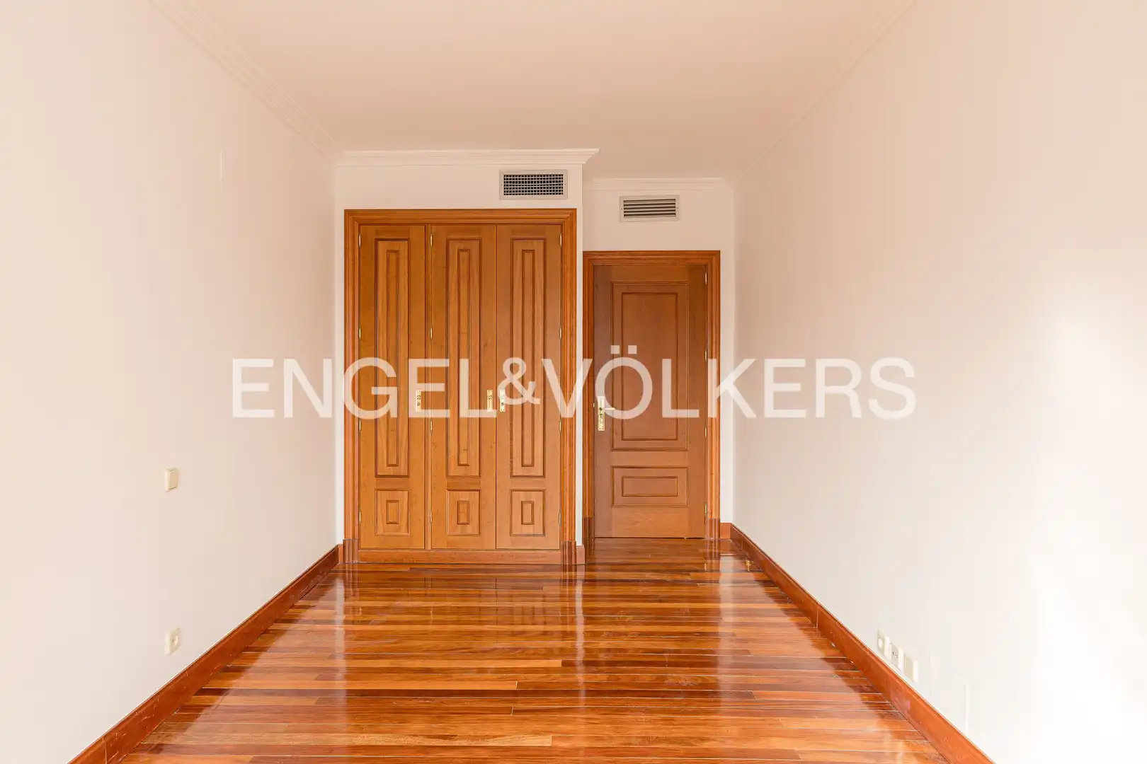 Flat for rent in Madrid  with Air Conditioner, Heating and Private garden
