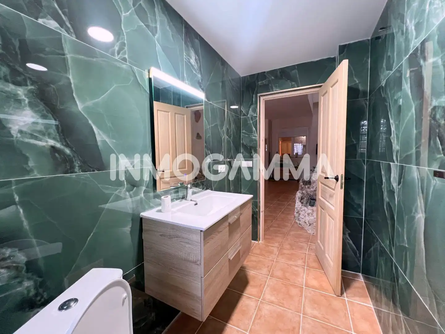 Bathroom of Houses for sale in Pueblo de Cullera
