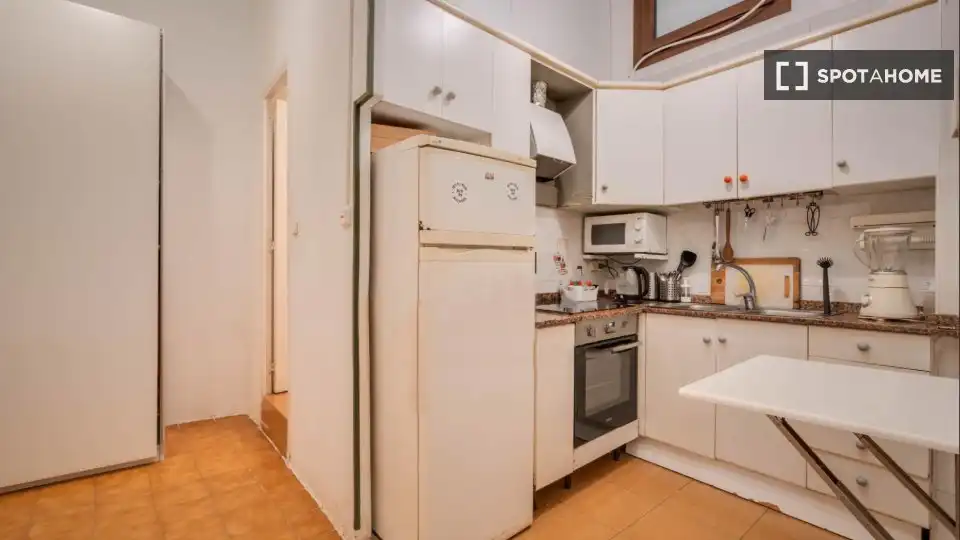 Flat with terrace to rent in Ciutat Vella, imagen 4