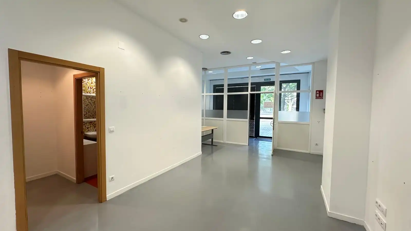 Local de alquiler en Burgos con Calefacción y Alarma