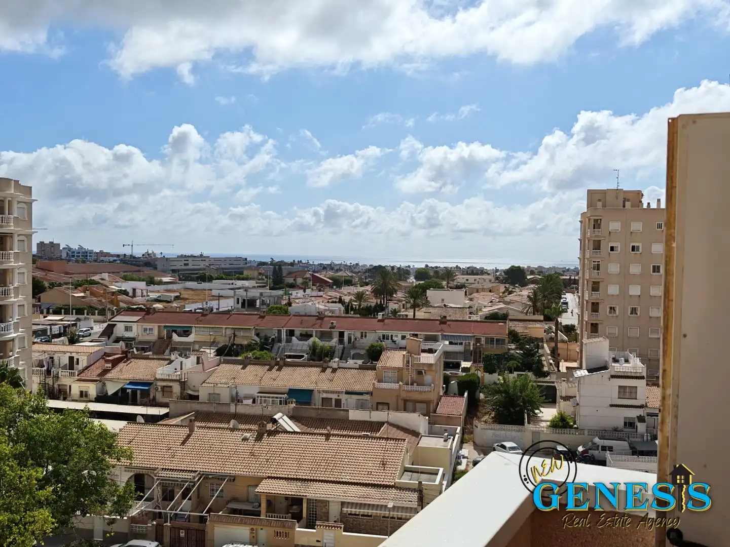 Vista exterior de Apartament en venda en Torrevieja amb Moblat, Rentadora i Balcó