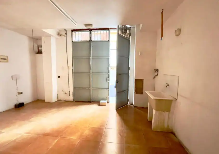Local comercial en venta en Carrer Serves de Jesús, imagen 2